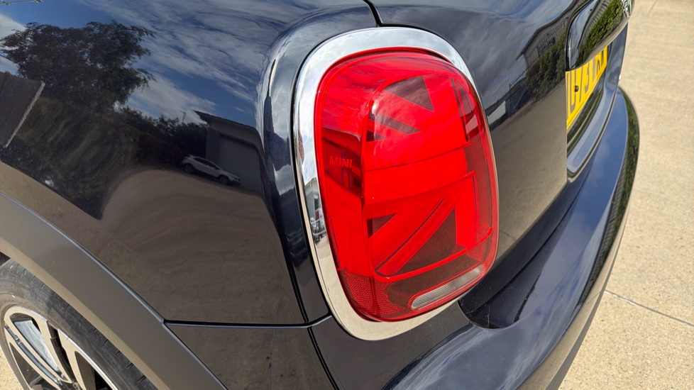 MINI Hatchback 1.5 Cooper Exclusive 5dr Auto Petrol Hatchback - Image 30
