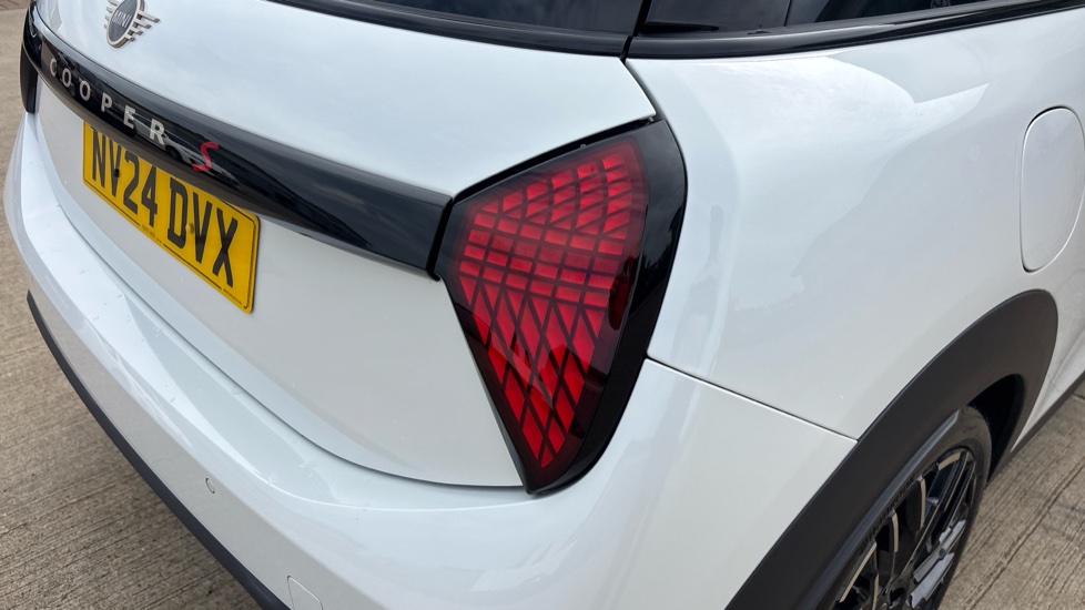 MINI Cooper 2.0 S Exclusive 3dr Auto Petrol Hatchback - Image 22