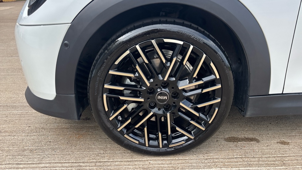 MINI Cooper 2.0 S Exclusive 3dr Auto Petrol Hatchback - Image 27