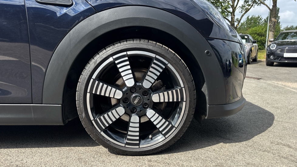 MINI Hatchback 1.5 Cooper Exclusive 5dr Auto Petrol Hatchback - Image 14