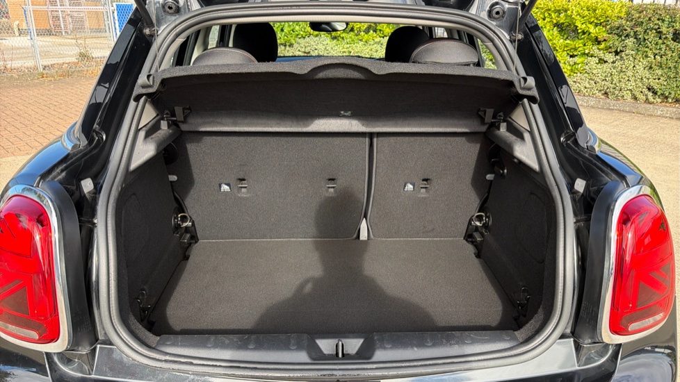 MINI Hatchback 1.5 Cooper Classic Premium 5dr Auto Petrol Hatchback - Image 13