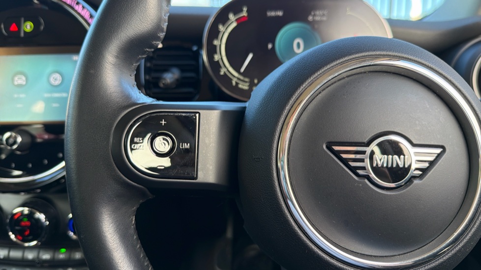 MINI Hatchback 1.5 Cooper Classic Premium 5dr Auto Petrol Hatchback - Image 17