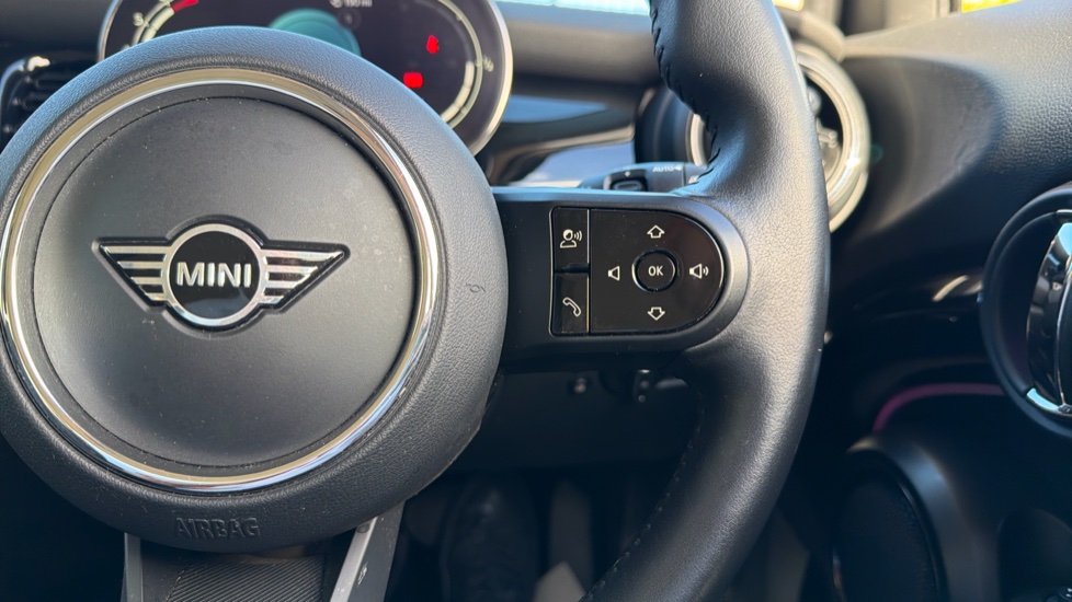 MINI Hatchback 1.5 Cooper Classic Premium 5dr Auto Petrol Hatchback - Image 18