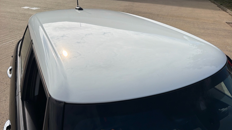 MINI Hatchback 1.5 Cooper Classic Premium 5dr Auto Petrol Hatchback - Image 21