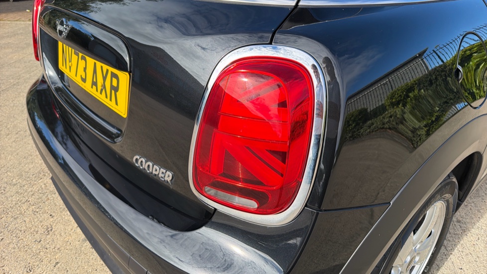 MINI Hatchback 1.5 Cooper Classic Premium 5dr Auto Petrol Hatchback - Image 22