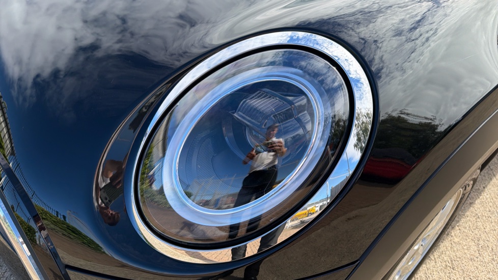 MINI Hatchback 1.5 Cooper Classic Premium 5dr Auto Petrol Hatchback - Image 24