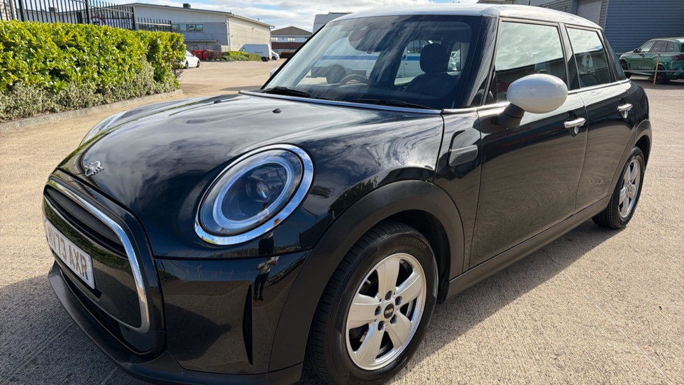 MINI Hatchback 1.5 Cooper Classic Premium 5dr Auto Petrol Hatchback - Image 25