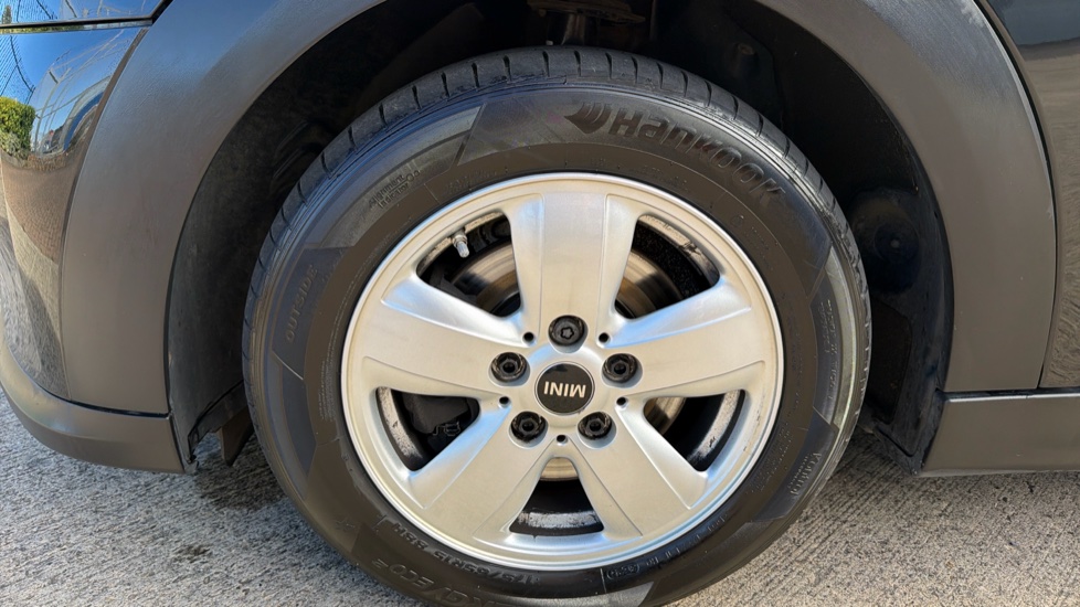 MINI Hatchback 1.5 Cooper Classic Premium 5dr Auto Petrol Hatchback - Image 27