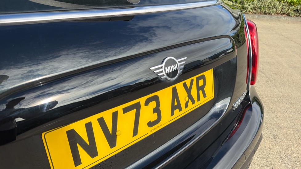 MINI Hatchback 1.5 Cooper Classic Premium 5dr Auto Petrol Hatchback - Image 32