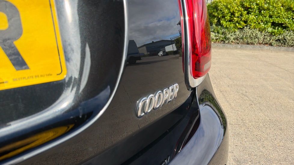 MINI Hatchback 1.5 Cooper Classic Premium 5dr Auto Petrol Hatchback - Image 33