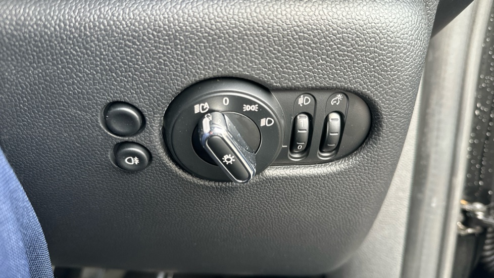 MINI Hatchback 1.5 Cooper Sport 3dr Petrol Hatchback - Image 24