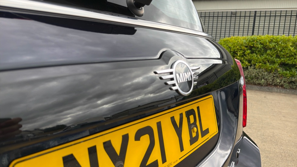 MINI Countryman 1.5 Cooper Exclusive 5dr Auto [Comfort Pack] Petrol Hatchback - Image 32