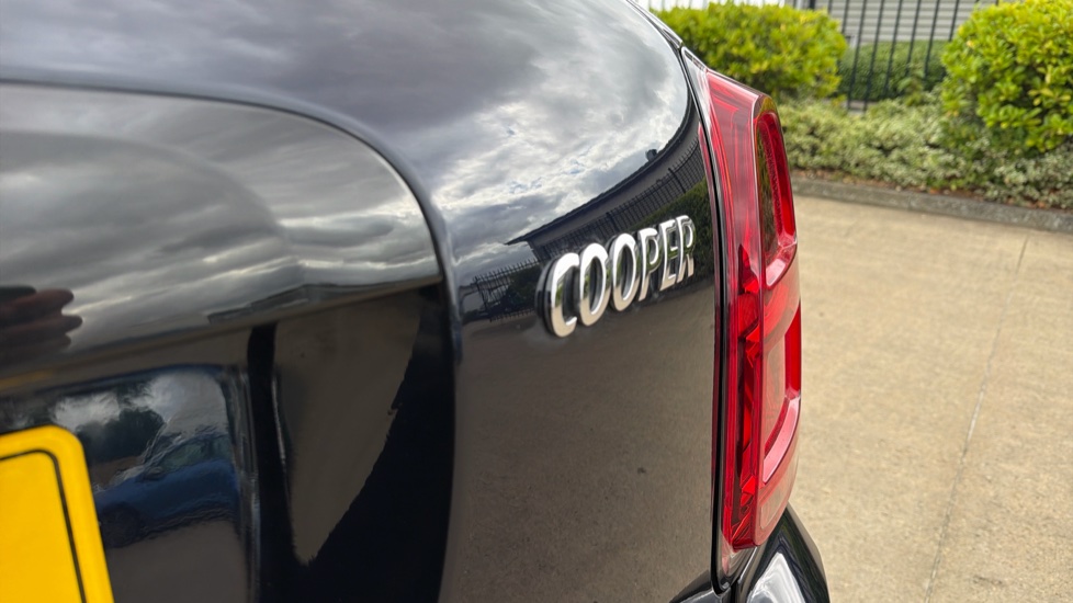 MINI Countryman 1.5 Cooper Exclusive 5dr Auto [Comfort Pack] Petrol Hatchback - Image 33
