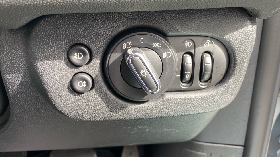 MINI Clubman 1.5 Cooper Classic 6dr Auto Petrol Estate - Image 28
