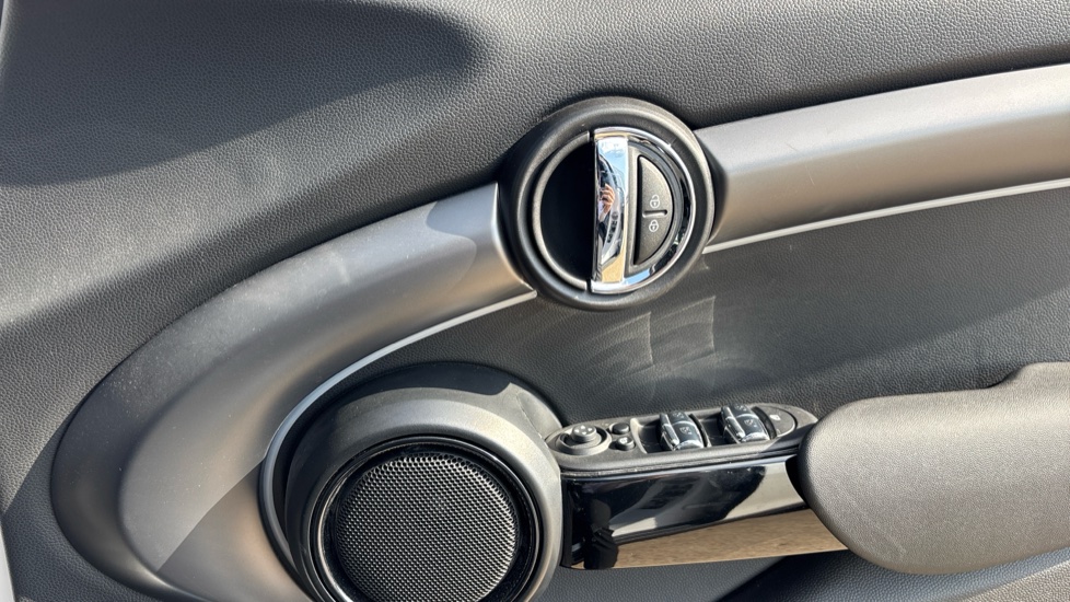 MINI Hatchback 1.5 Cooper Exclusive Premium 5dr Auto Petrol Hatchback - Image 20