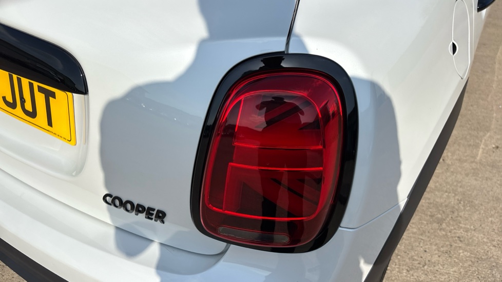 MINI Hatchback 1.5 Cooper Exclusive Premium 5dr Auto Petrol Hatchback - Image 22