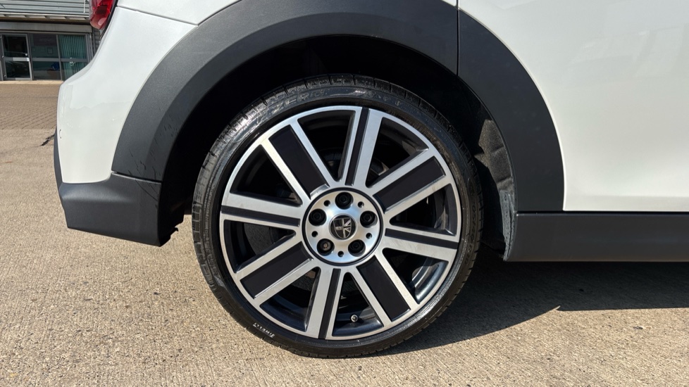 MINI Hatchback 1.5 Cooper Exclusive Premium 5dr Auto Petrol Hatchback - Image 24