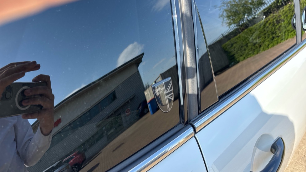 MINI Hatchback 1.5 Cooper Exclusive Premium 5dr Auto Petrol Hatchback - Image 25