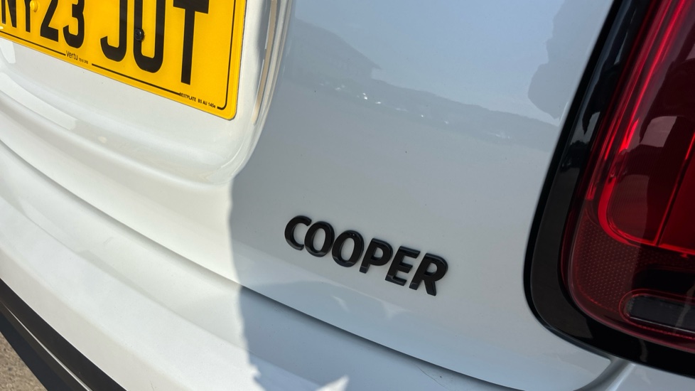 MINI Hatchback 1.5 Cooper Exclusive Premium 5dr Auto Petrol Hatchback - Image 27