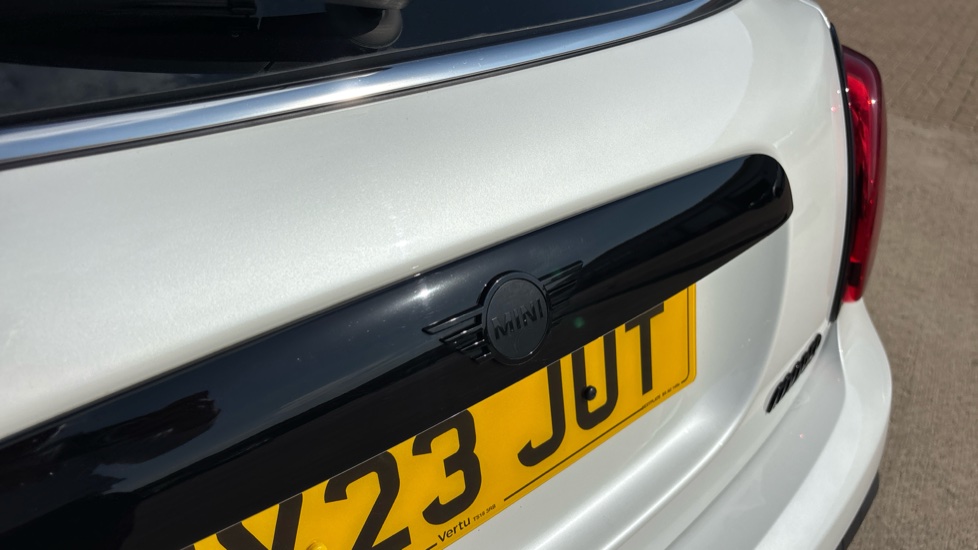 MINI Hatchback 1.5 Cooper Exclusive Premium 5dr Auto Petrol Hatchback - Image 28