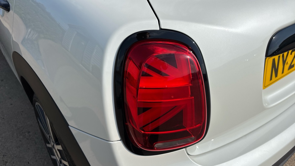 MINI Hatchback 1.5 Cooper Exclusive Premium 5dr Auto Petrol Hatchback - Image 29