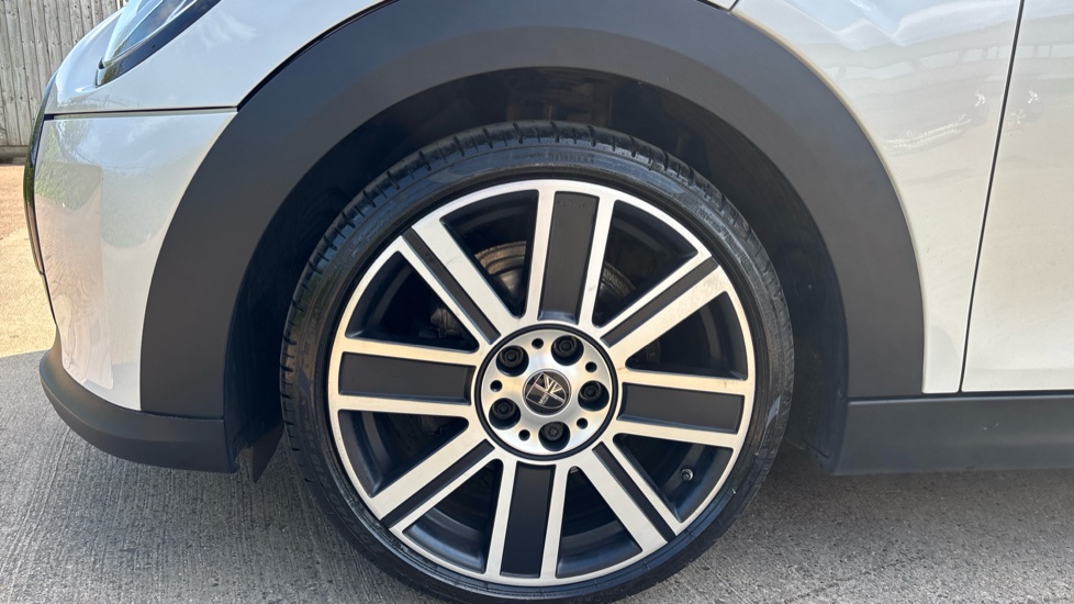 MINI Hatchback 1.5 Cooper Exclusive Premium 5dr Auto Petrol Hatchback - Image 32