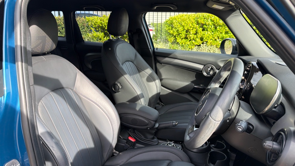 MINI Hatchback 1.5 Cooper Exclusive Premium 5dr Auto Petrol Hatchback - Image 11