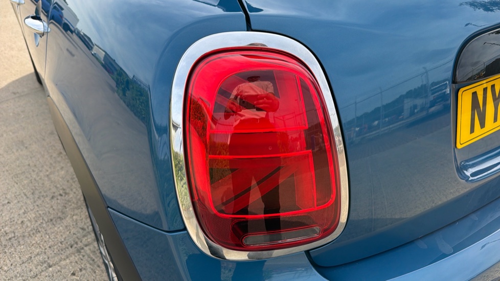 MINI Hatchback 1.5 Cooper Exclusive Premium 5dr Auto Petrol Hatchback - Image 31