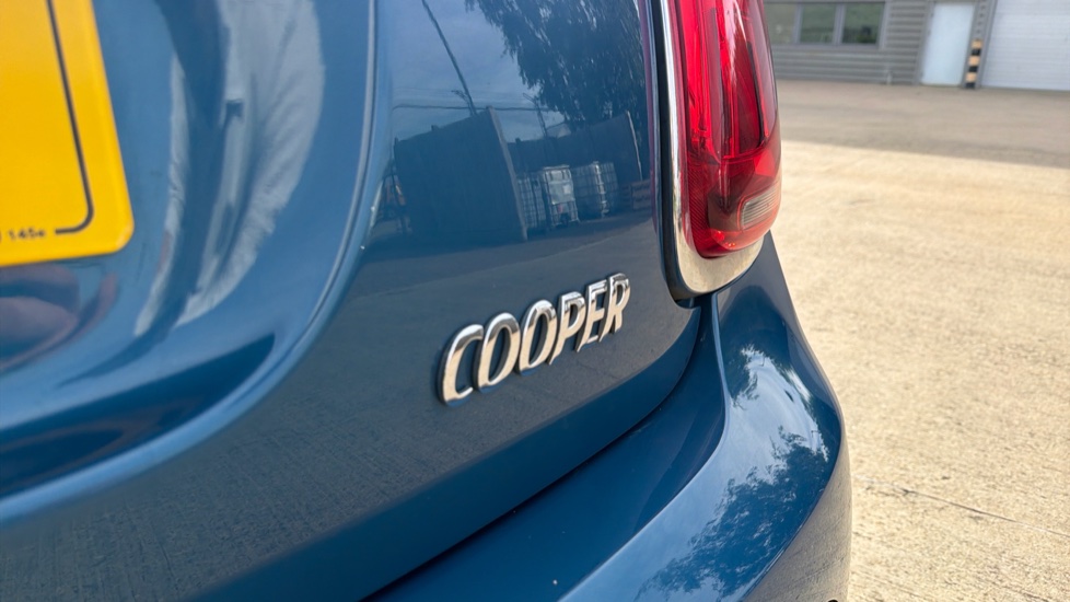 MINI Hatchback 1.5 Cooper Exclusive Premium 5dr Auto Petrol Hatchback - Image 32
