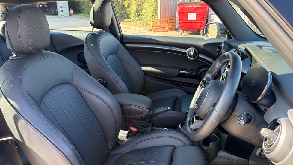 MINI Hatchback 1.5 Cooper Exclusive Premium Plus 3dr Auto Petrol Hatchback - Image 11