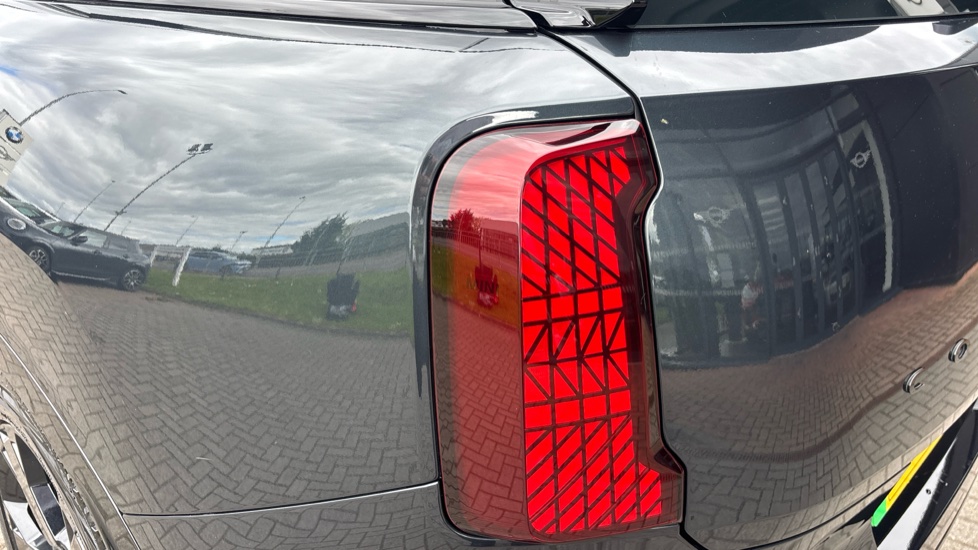 MINI Countryman 150kW E Sport 66kWh 5dr Auto Electric Hatchback - Image 27