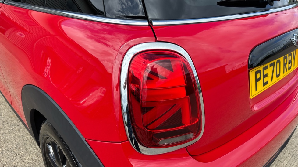 MINI Hatchback 1.5 Cooper Classic II 3dr Petrol Hatchback - Image 27
