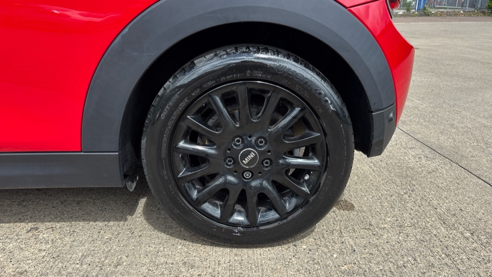 MINI Hatchback 1.5 Cooper Classic II 3dr Petrol Hatchback - Image 29