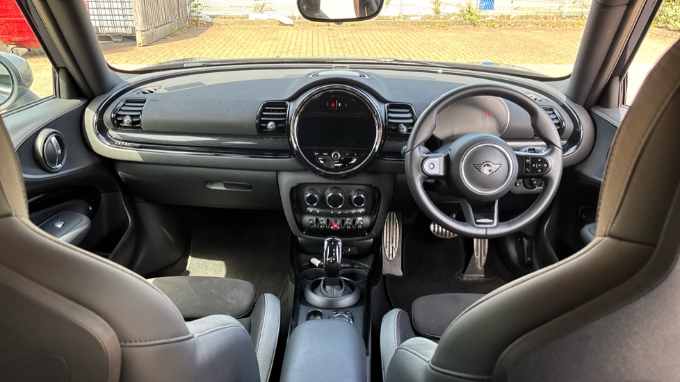 MINI Clubman 1.5 Cooper Shadow Edition 6dr Auto Petrol Estate - Image 4