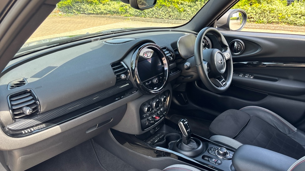 MINI Clubman 1.5 Cooper Shadow Edition 6dr Auto Petrol Estate - Image 7