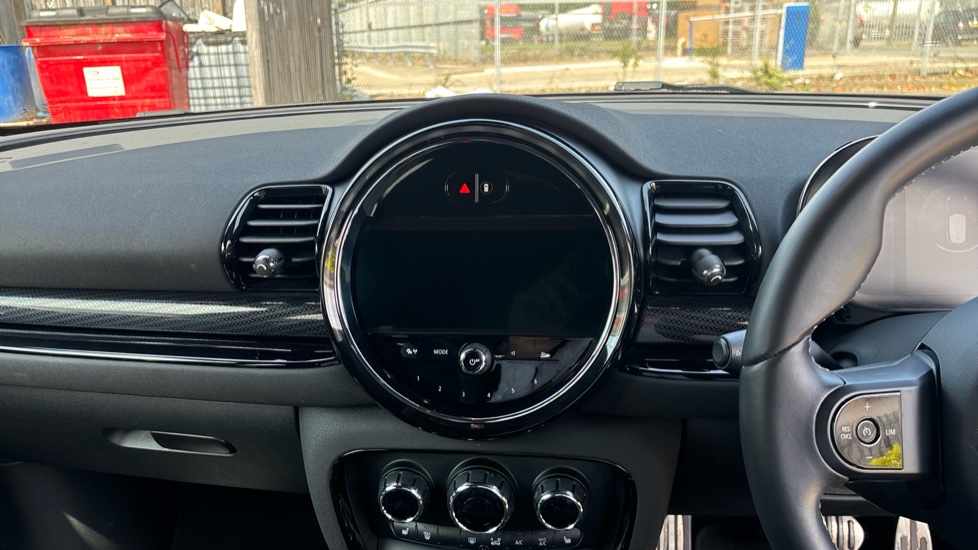 MINI Clubman 1.5 Cooper Shadow Edition 6dr Auto Petrol Estate - Image 8
