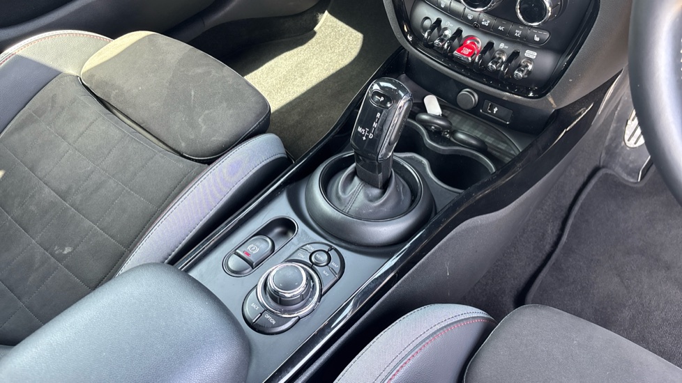 MINI Clubman 1.5 Cooper Shadow Edition 6dr Auto Petrol Estate - Image 10