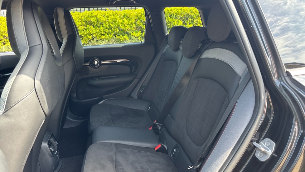 MINI Clubman 1.5 Cooper Shadow Edition 6dr Auto Petrol Estate - Image 12