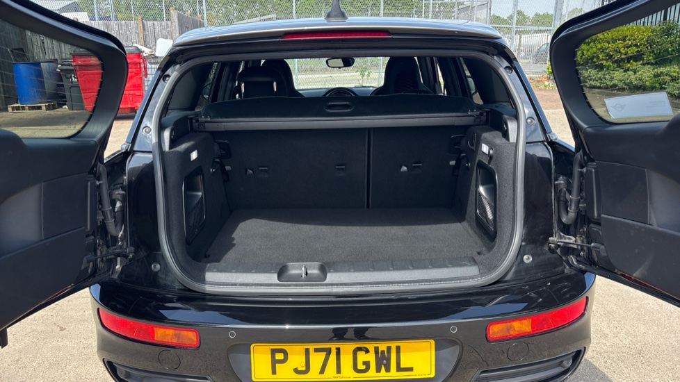 MINI Clubman 1.5 Cooper Shadow Edition 6dr Auto Petrol Estate - Image 13