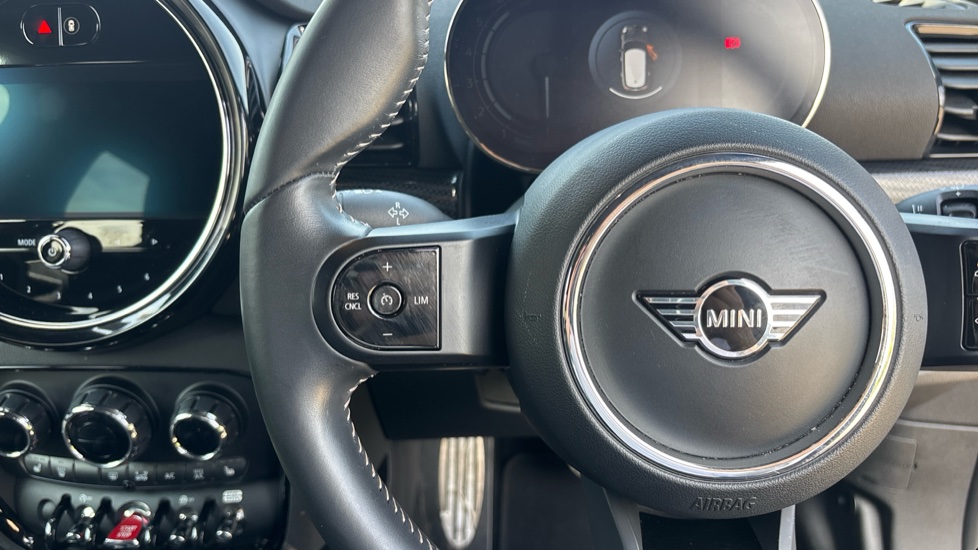 MINI Clubman 1.5 Cooper Shadow Edition 6dr Auto Petrol Estate - Image 17