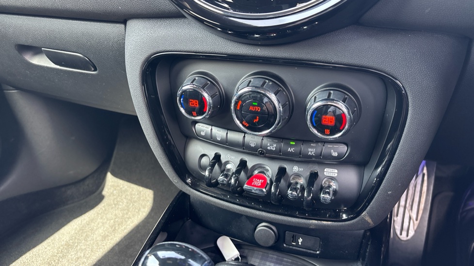 MINI Clubman 1.5 Cooper Shadow Edition 6dr Auto Petrol Estate - Image 52