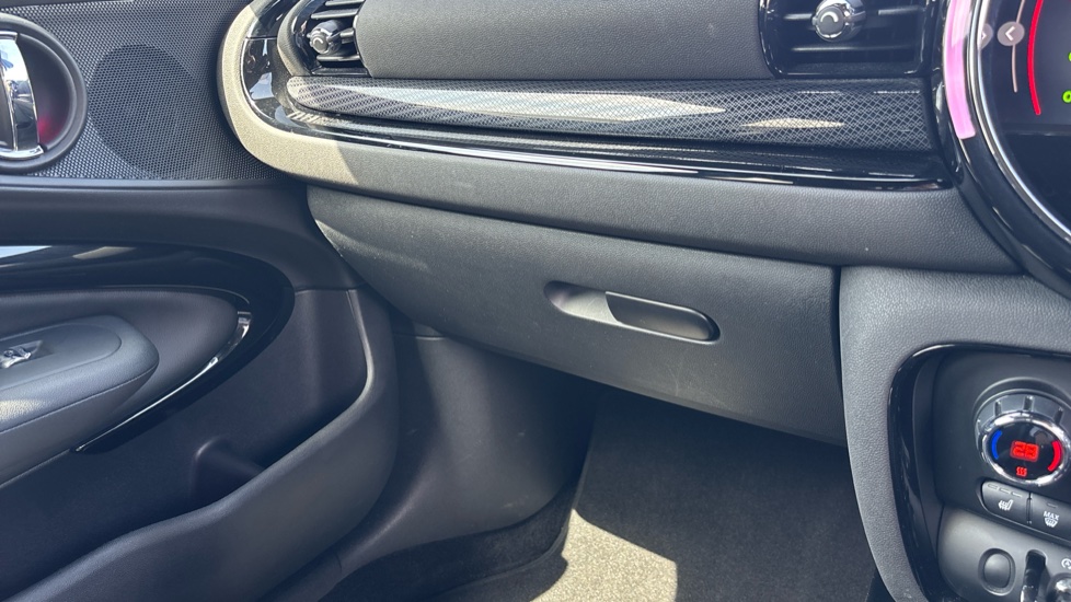 MINI Clubman 1.5 Cooper Shadow Edition 6dr Auto Petrol Estate - Image 53