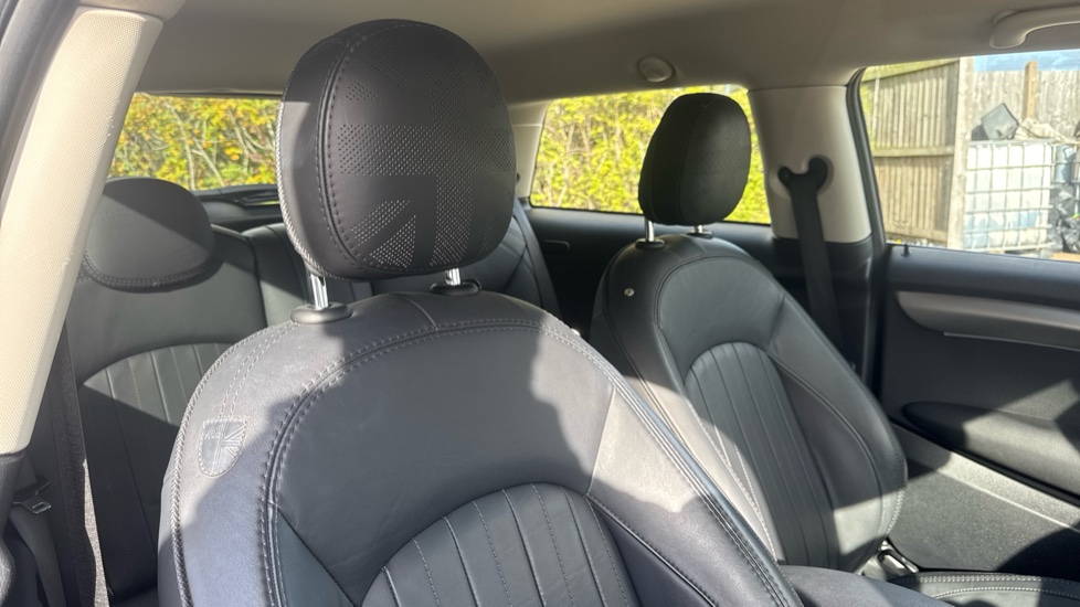 MINI Hatchback 1.5 Cooper Exclusive II 3dr Petrol Hatchback - Image 33