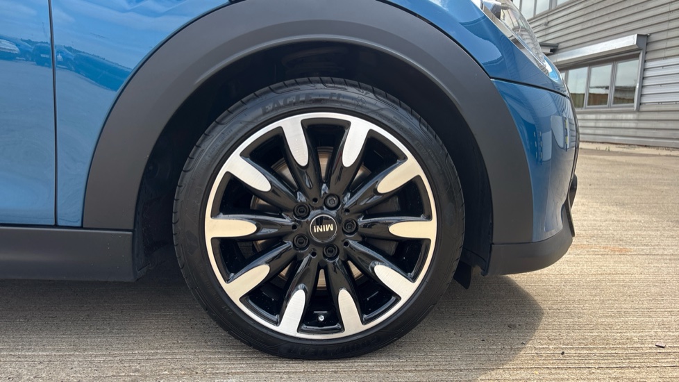 MINI Hatchback 2.0 Cooper S Exclusive 5dr Auto Petrol Hatchback - Image 14