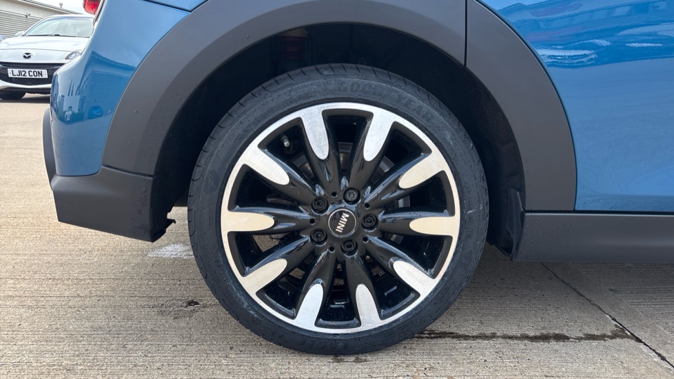 MINI Hatchback 2.0 Cooper S Exclusive 5dr Auto Petrol Hatchback - Image 24