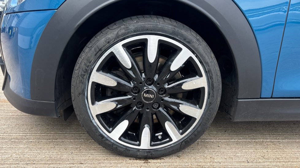 MINI Hatchback 2.0 Cooper S Exclusive 5dr Auto Petrol Hatchback - Image 25