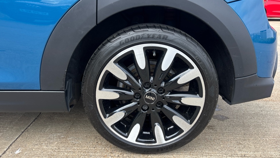 MINI Hatchback 2.0 Cooper S Exclusive 5dr Auto Petrol Hatchback - Image 26