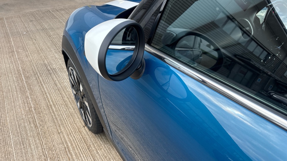 MINI Hatchback 2.0 Cooper S Exclusive 5dr Auto Petrol Hatchback - Image 32