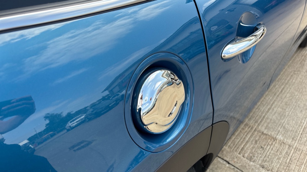 MINI Hatchback 2.0 Cooper S Exclusive 5dr Auto Petrol Hatchback - Image 38