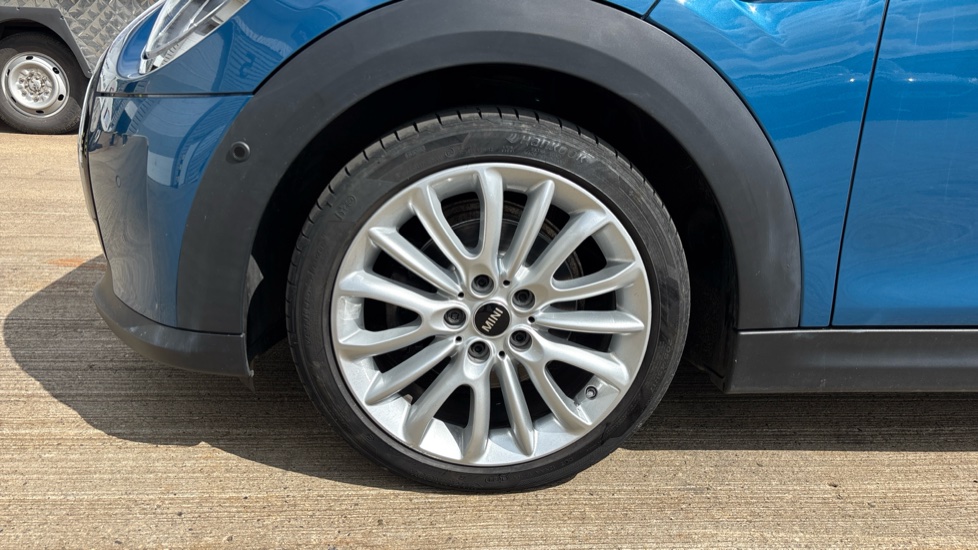 MINI Convertible 1.5 Cooper Exclusive 2dr Auto [Comfort/Nav Pack] Petrol Convertible - Image 32